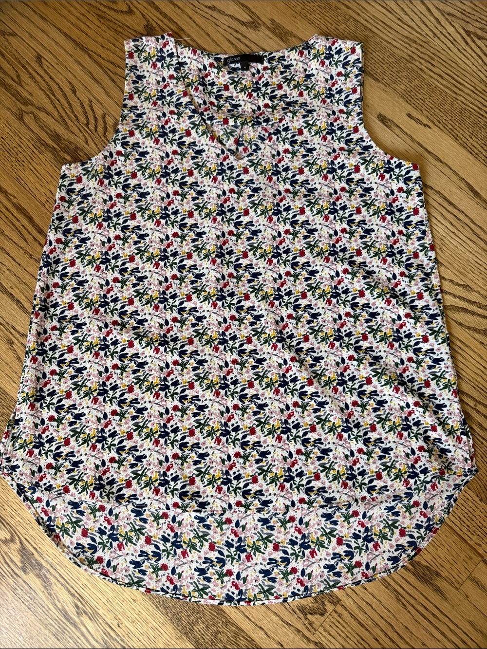 Gibson White Floral Sleeveless V-Neck Blouse
